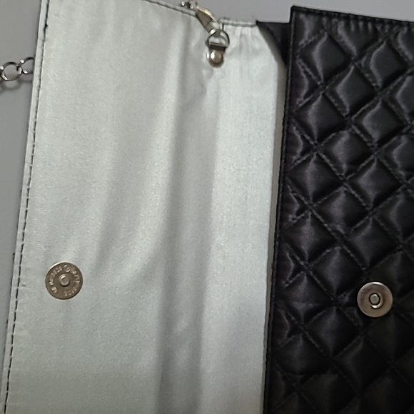 CHI SMART BLACK QUILTED PURSE - Picture 4 of 5